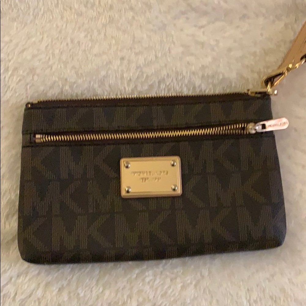 Micheal Kors Wristlet!